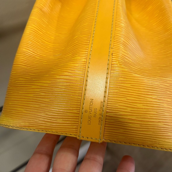 Louis Vuitton Vintage Yellow Epi Leather Noe GM Drawstring Bucket Shoulder Bag - Picture 4 of 14